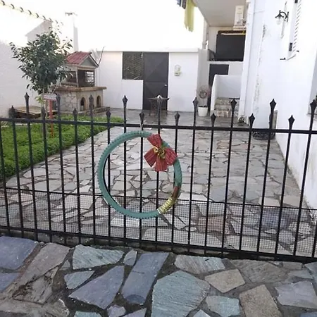 Amarynthos Guest House بيت للعطل